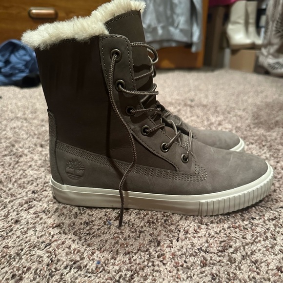 Gray Timberlands - Picture 2 of 7